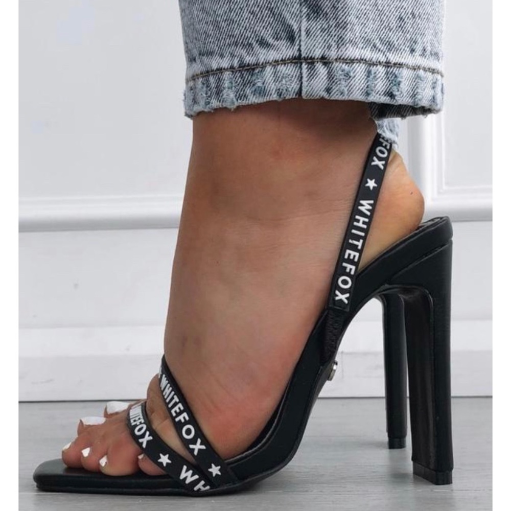 White fox shoe - Picture 2 of 6
